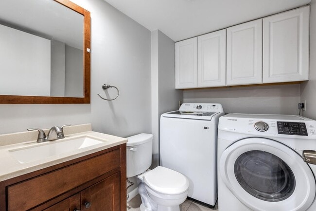 Building Photo - 117 1st Way