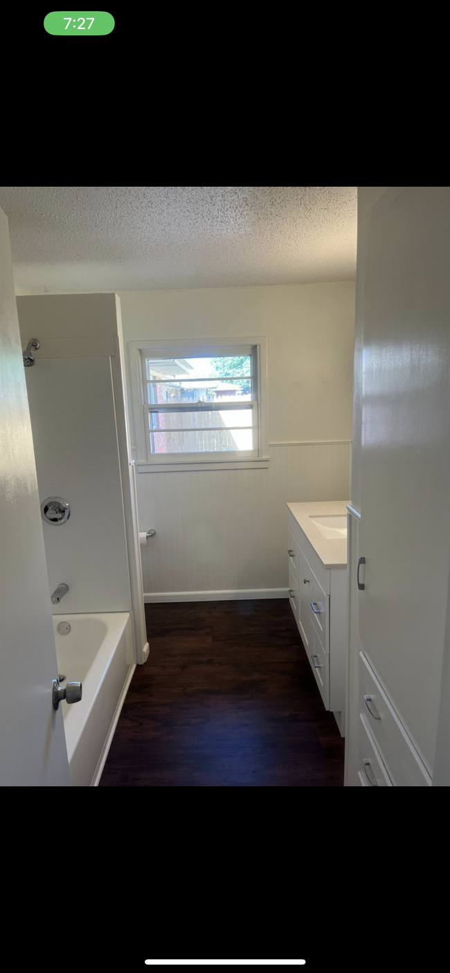 Shared Bath - 5426 9th St