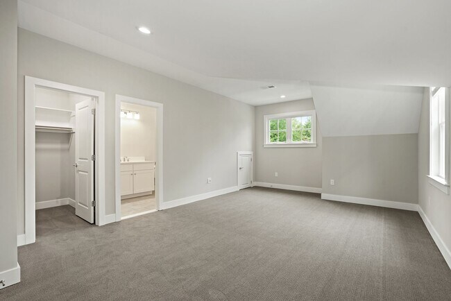 Building Photo - 517 Great Falls St