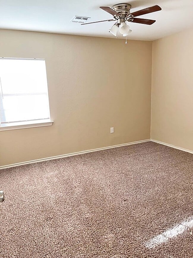 Building Photo - Great 4 Bdrm 2 Bath Home for Lease in Gainesville, Tx