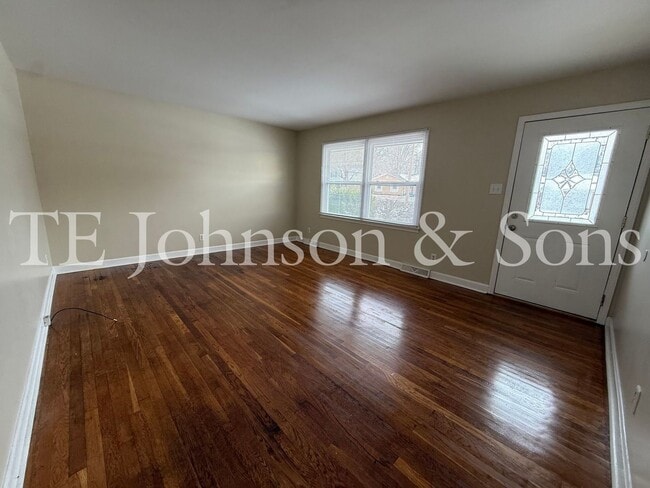 Building Photo - Charming 3 Bedroom Home with Hardwood Floors and Large Backyard in Winston-Salem