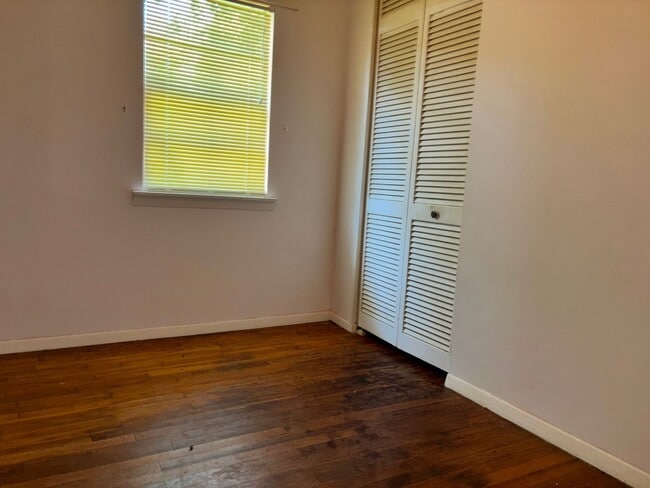 Building Photo - 416 Oneida Ave