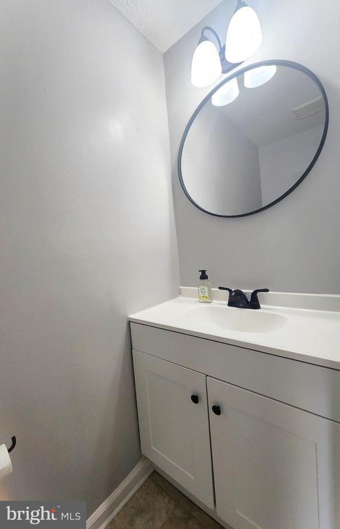 Building Photo - 557 Cascade Way