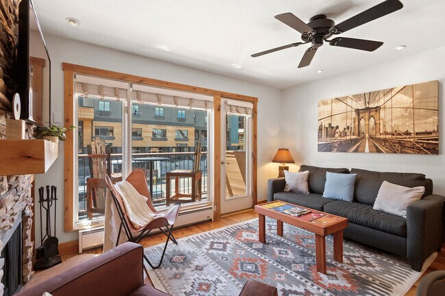 Building Photo - 421 S Main St