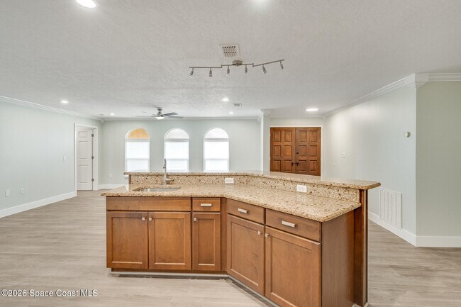 Building Photo - 645 Caiman St