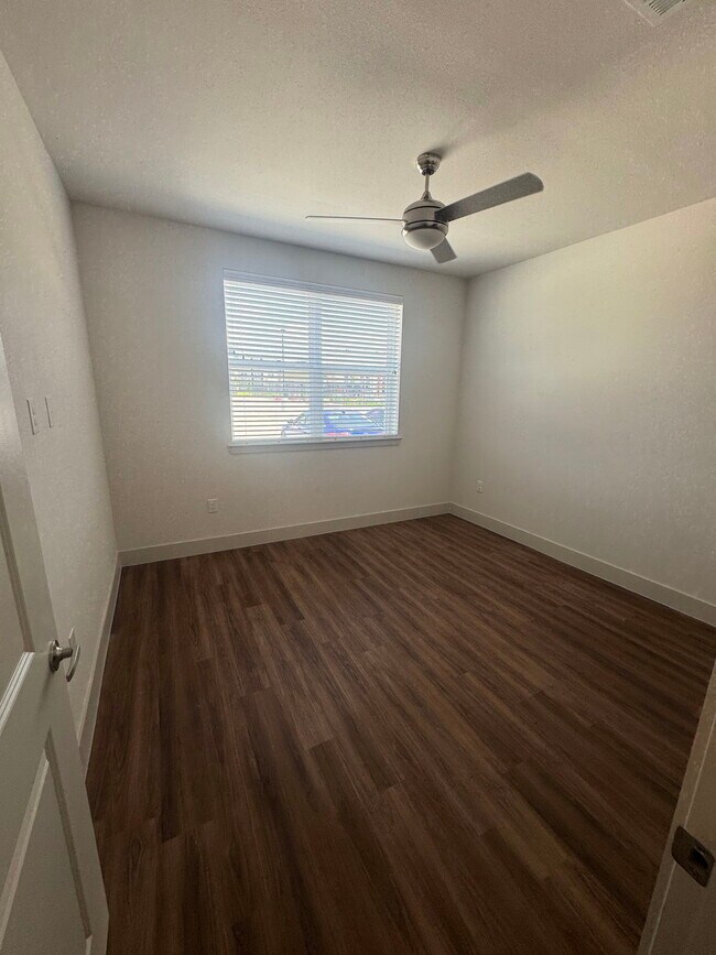 Building Photo - 615 E Foster Crossing Rd