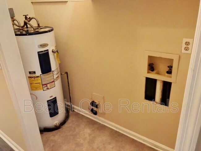 Building Photo - 213 William Bradford Pl