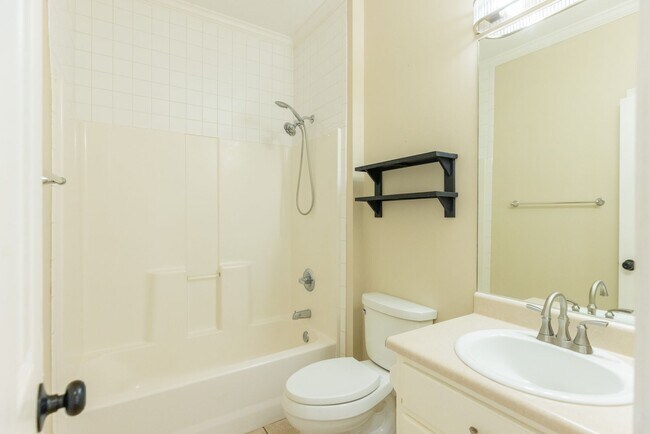 Building Photo - 4004 Grey Oak Dr