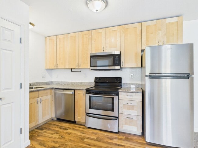 Building Photo - 2 bedroom loft unit now available at Cypre...
