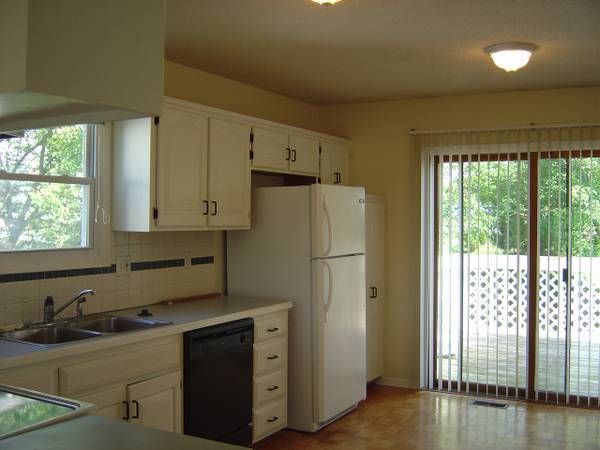 Building Photo - 1558 W Mulberry St