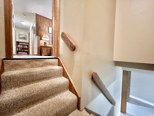 Building Photo - Cute, Comfy & Full of Charm!