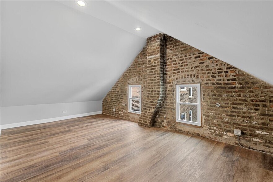 Building Photo - 1754 W 21st Pl