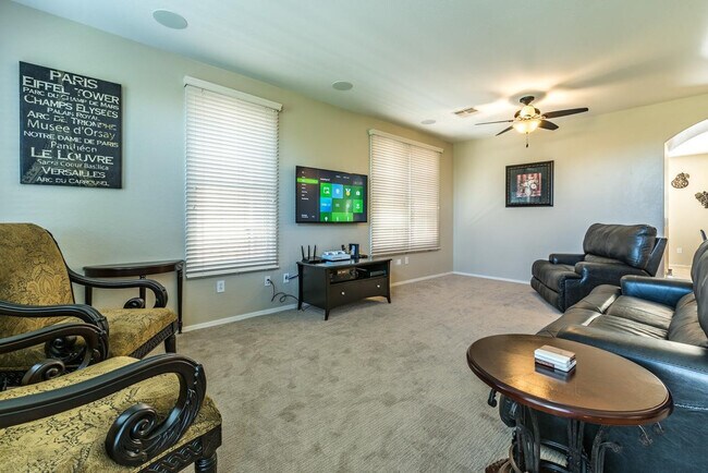 Building Photo - 1628 E Canyon Creek Dr