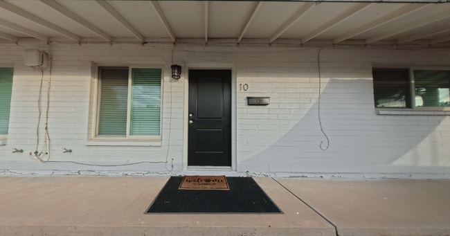 Building Photo - IMMEDIATE MOVE IN!