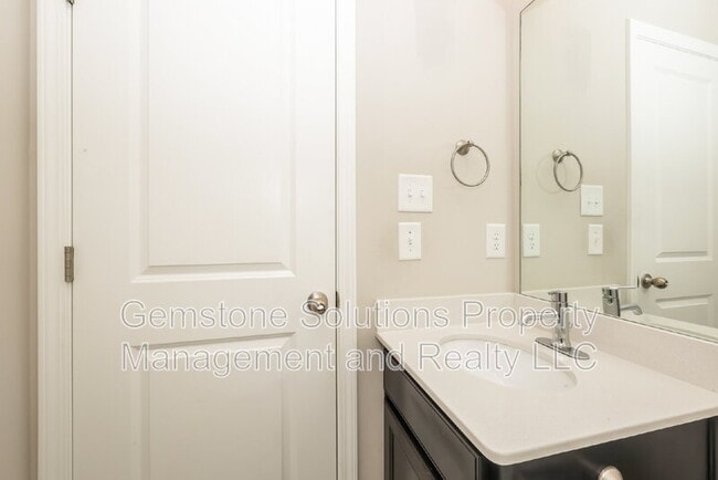 Building Photo - 345 Kara Ln