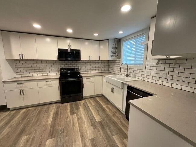 Building Photo - 3 Bedroom Home with Beautiful Upgrades in Everett