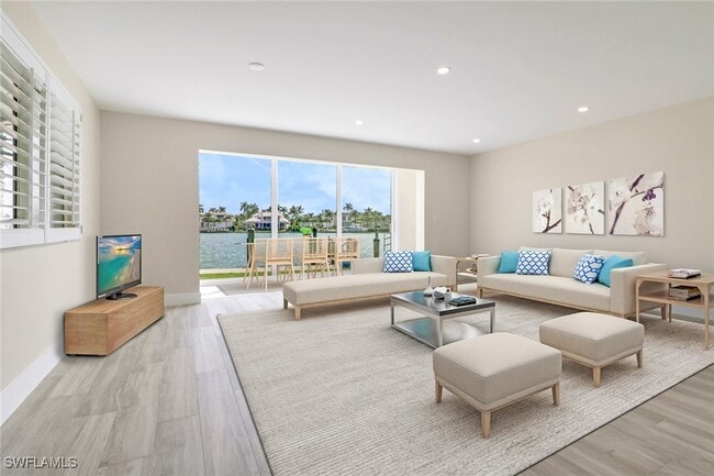 Primary Photo - 2500 Gulf Shore Blvd N