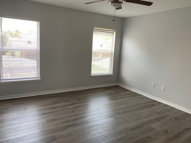 Building Photo - 1803 Royal Ridge Dr