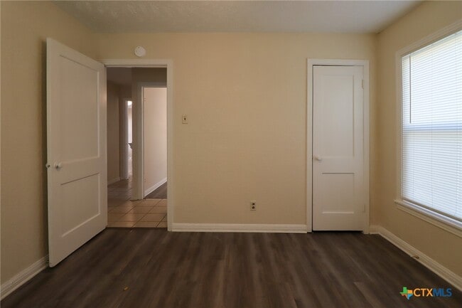 Building Photo - 1512 White Ave