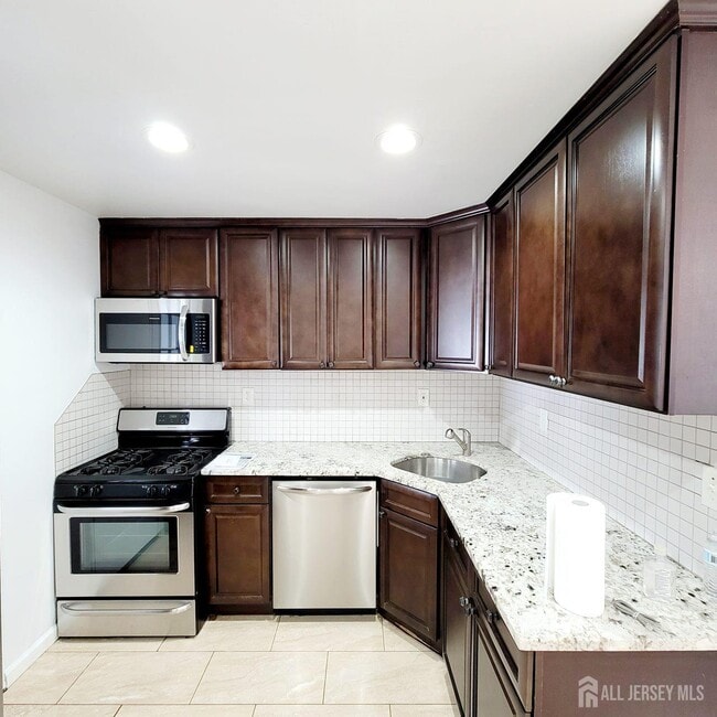 Building Photo - 216 Bloomfield Ave