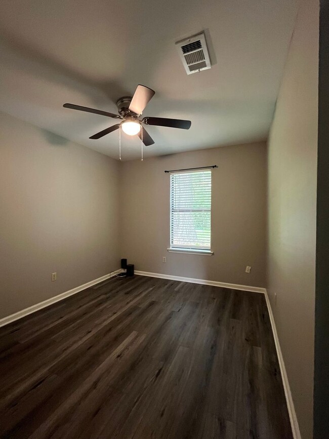 Building Photo - 218 Bellevue Cir