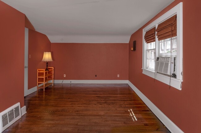 Building Photo - 223 Lambertville Headquarters Rd