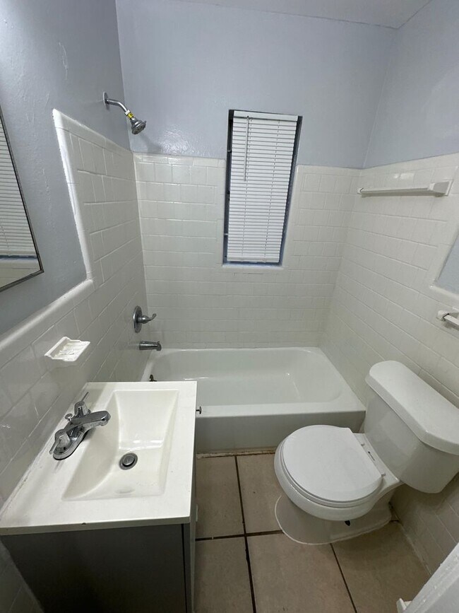 Building Photo - 2845/2847 W 6th St.