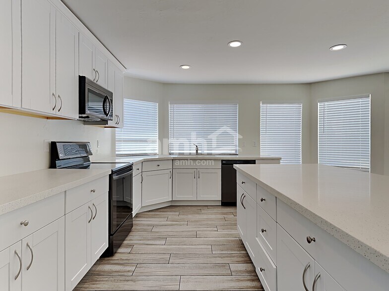 Building Photo - 7457 E Laguna Azul Ave