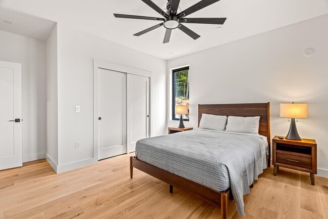 Building Photo - 162 Pond Rd