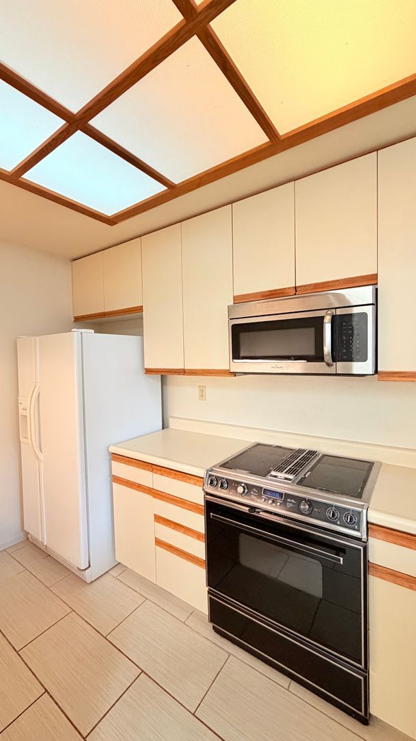 Building Photo - 15 Invincible Ct