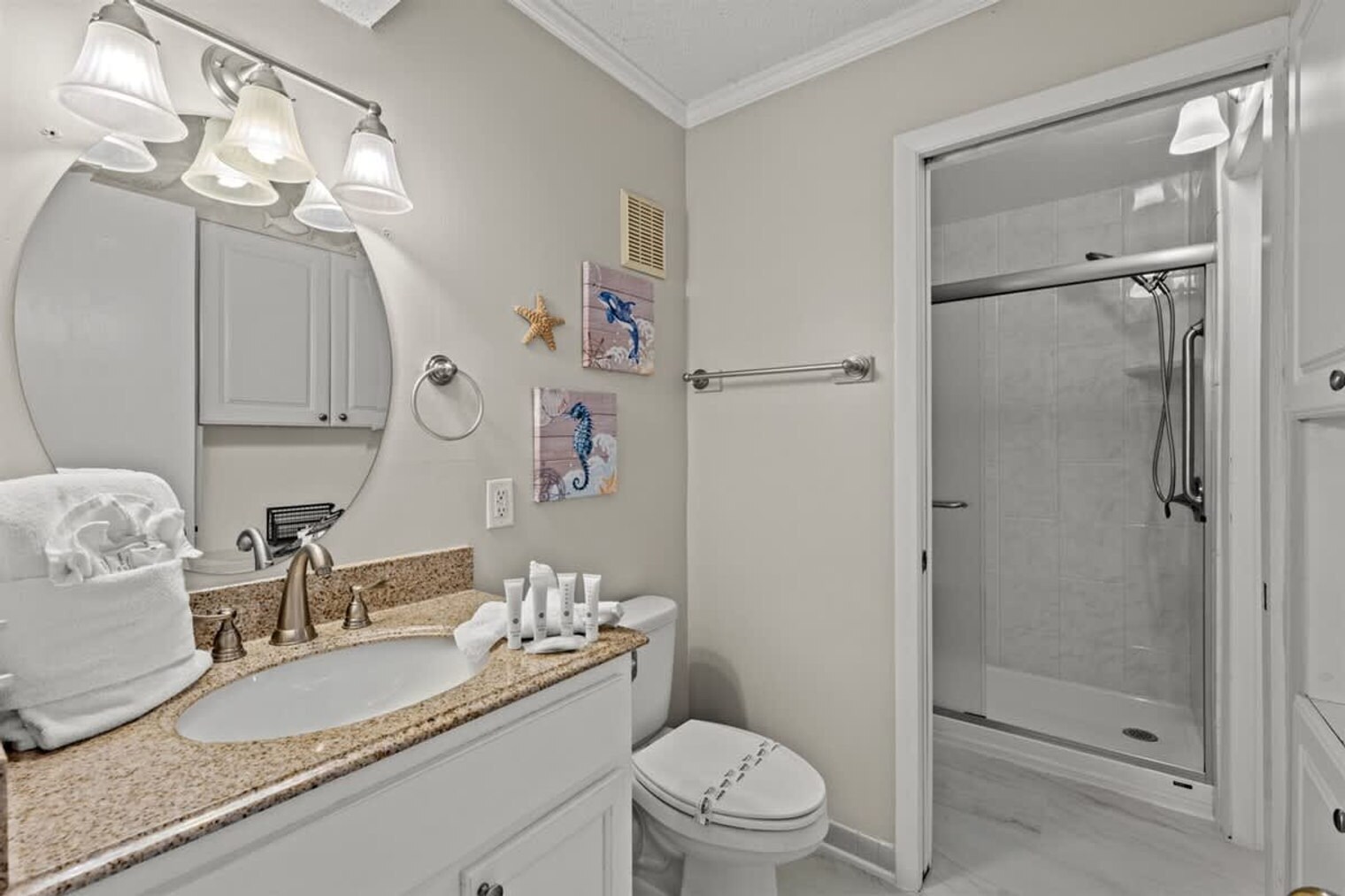 Building Photo - 8743 Thomas Dr