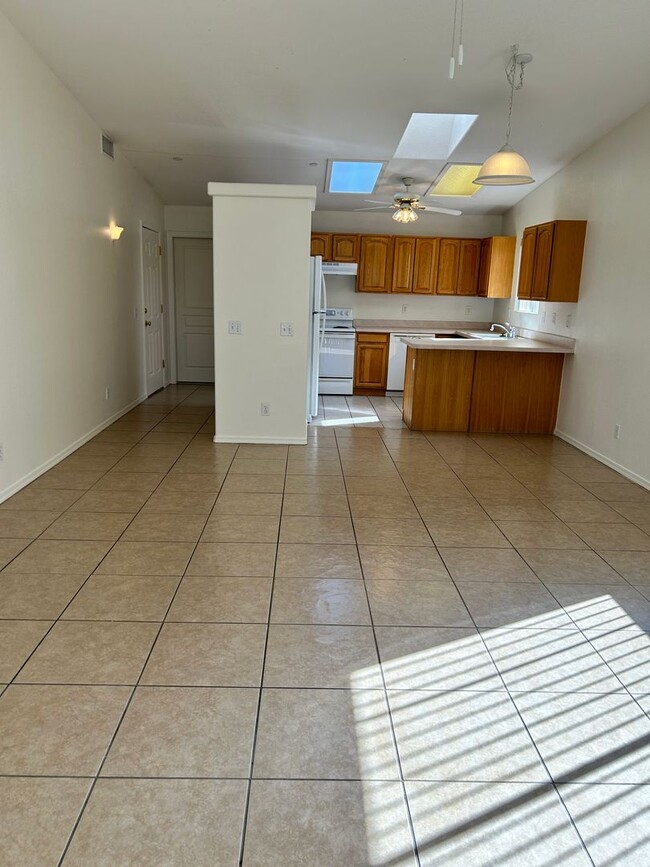 Building Photo - 3133 Applewood Dr