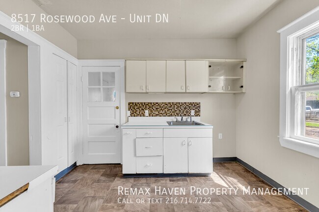 Building Photo - 8517 Rosewood Ave