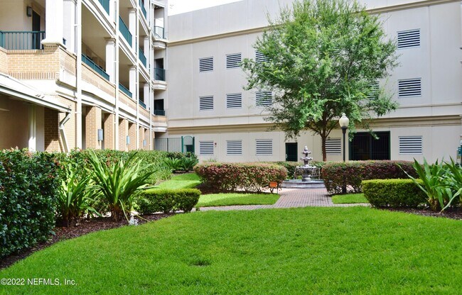 Building Photo - 1661 Riverside Ave