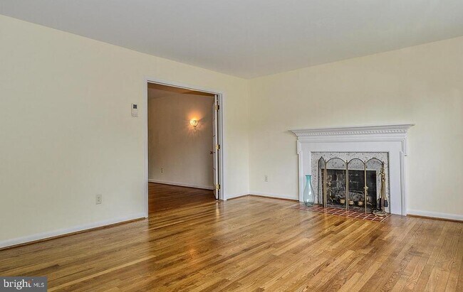 Building Photo - 9531 Old Creek Dr