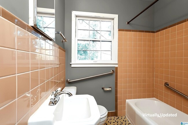 Building Photo - 500 15th Ave NW