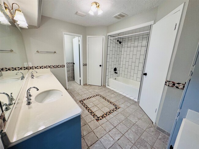 Building Photo - 10702 Deval Dr