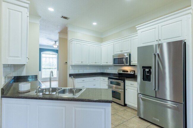 Building Photo - 4004 Grey Oak Dr