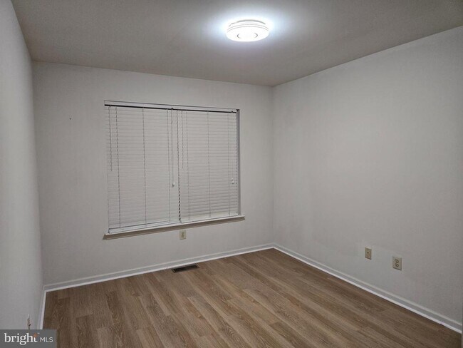 Building Photo - 115 Farrington Ct