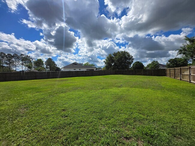 Building Photo - Gorgeous 4-Bedroom Home with Office, Pool,...