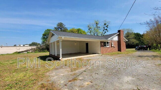 Building Photo - 104 Madison Cir