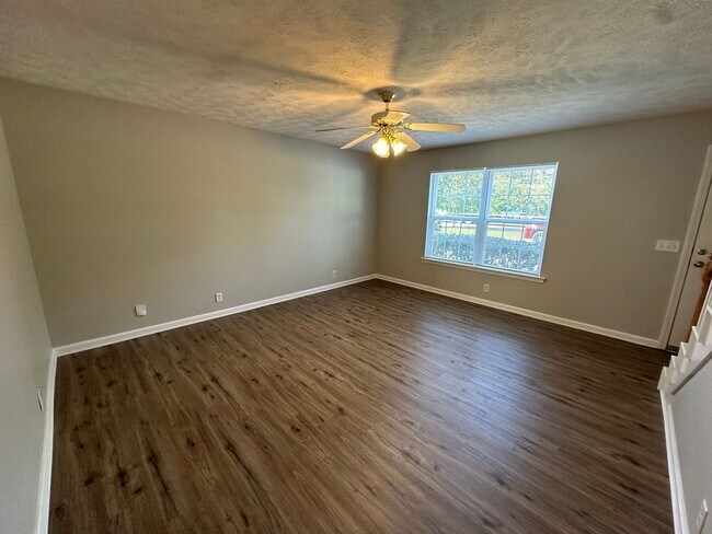 Building Photo - 2426 Willowbrook Dr