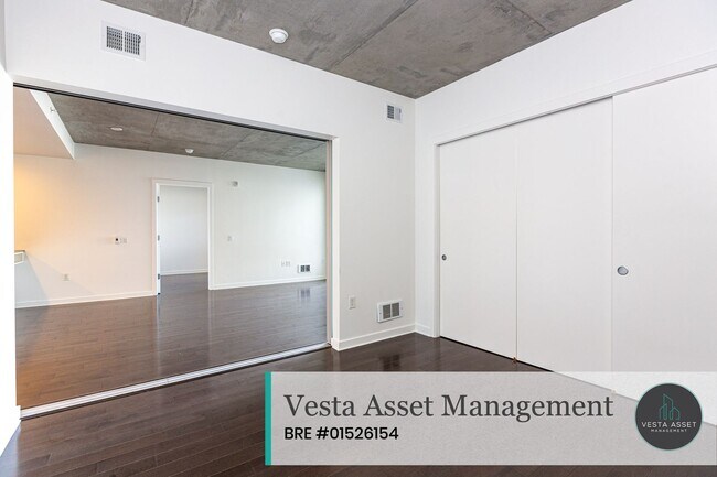 Building Photo - Designer 2-Bedroom in Iconic VIDA Residences