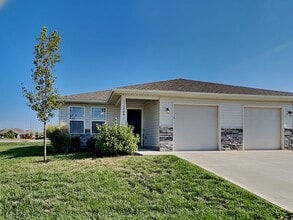 Building Photo - Charming 3-Bed, 2-Bath Home in Blue Springs