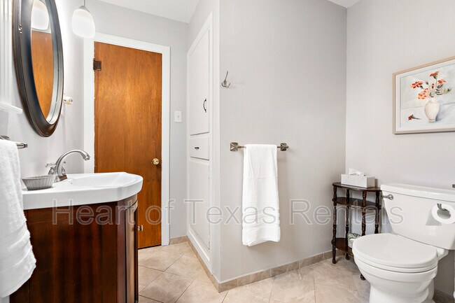Building Photo - 3300 Adeline Dr