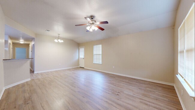 Building Photo - 902 Yi Dr