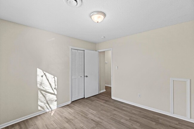 Building Photo - 130-132-132 Pine Crest Dr