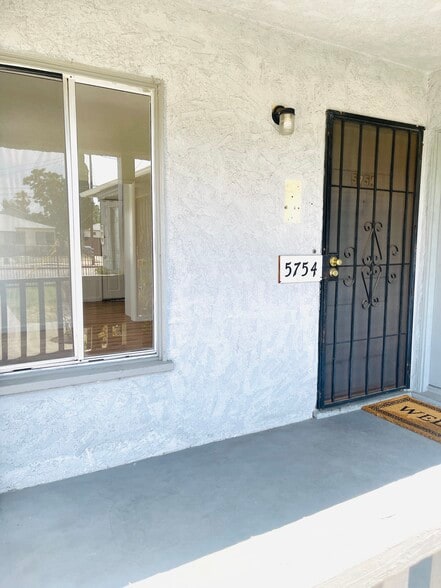 Building Photo - 5754 Vineland Ave