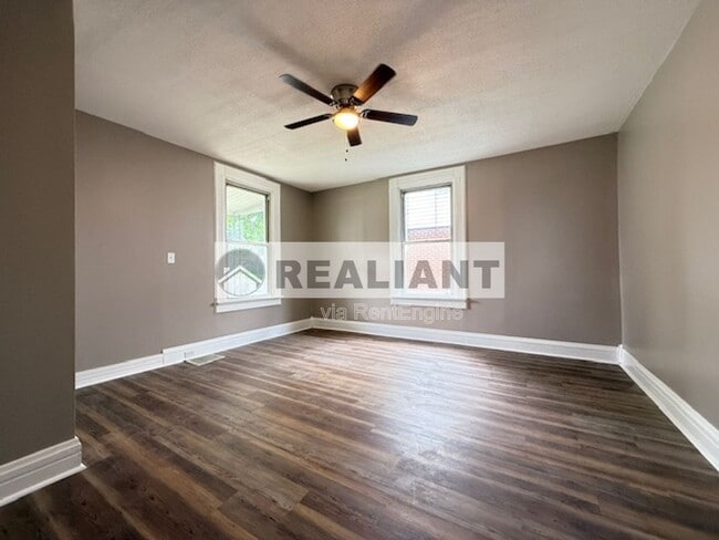 Building Photo - 128 W 31st St