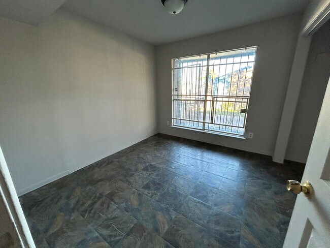 Building Photo - 10001 Westpark Dr